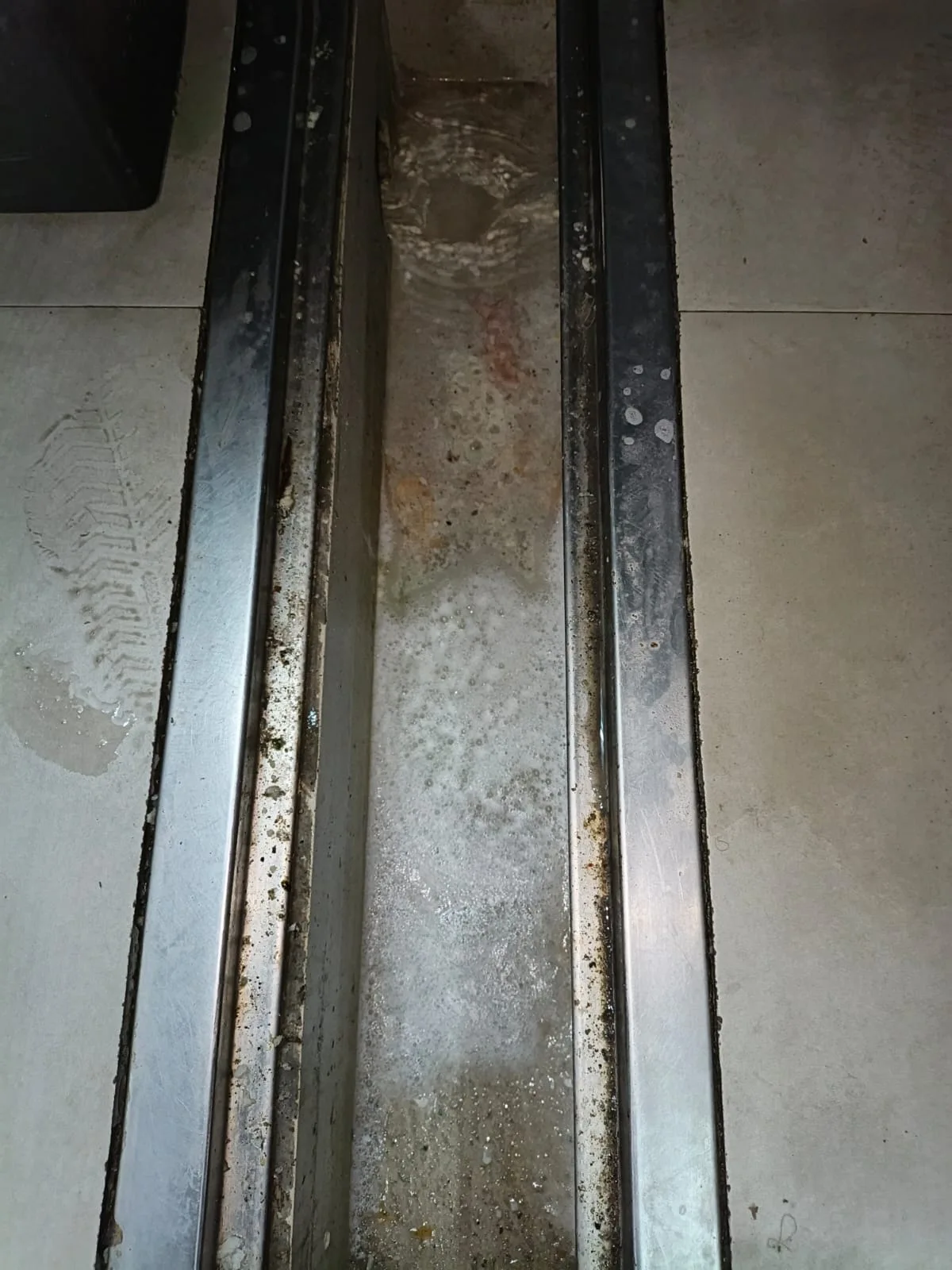 Before & After Pembersihan Talang Gutter