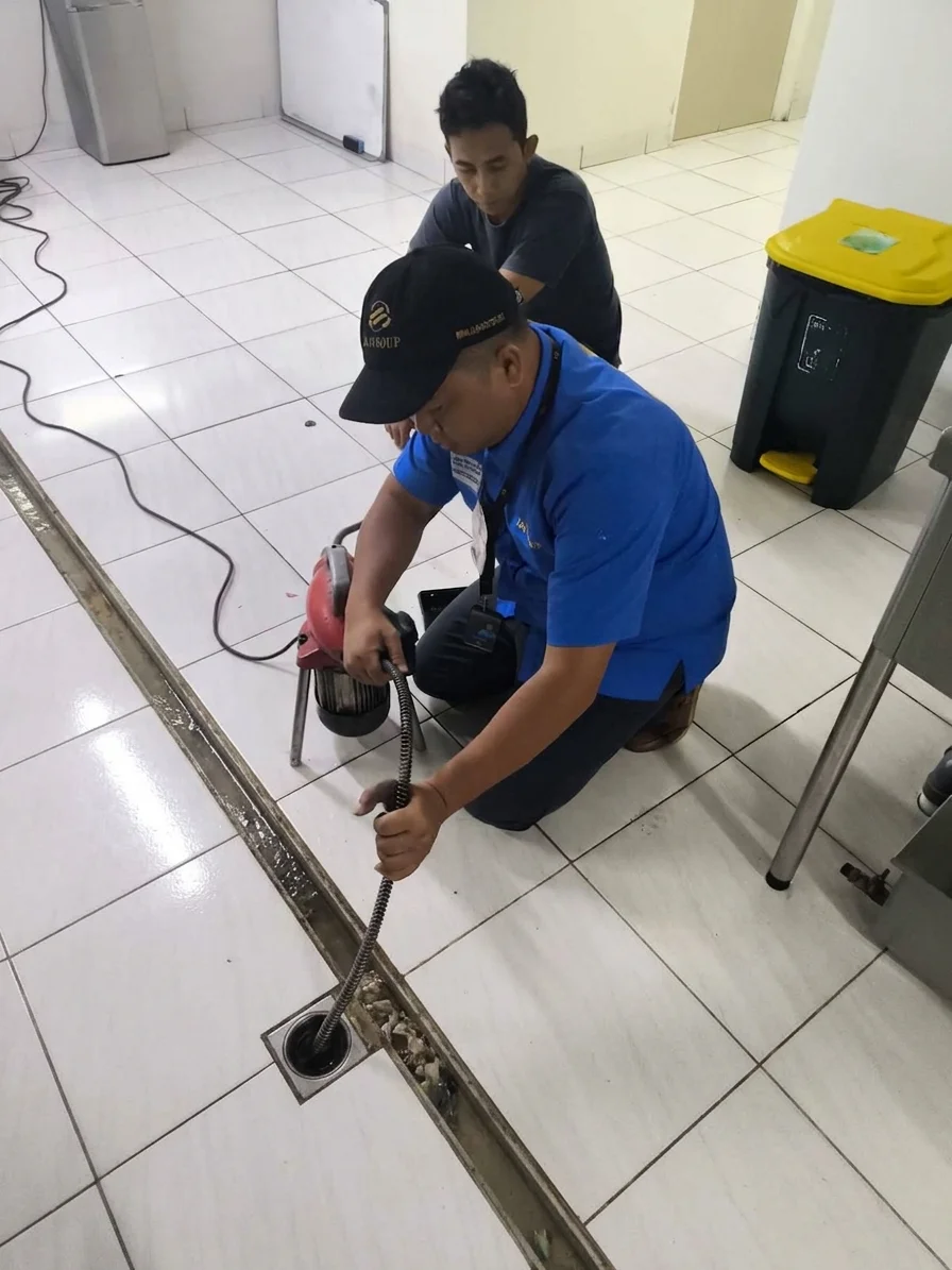 Dokumentasi Pengerjaan Pelancaran Floor Drain Dapur Restoran Area Lampung di Jabodetabek
